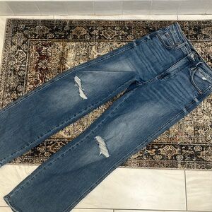 Judy blue size 7 straight leg distressing in knees